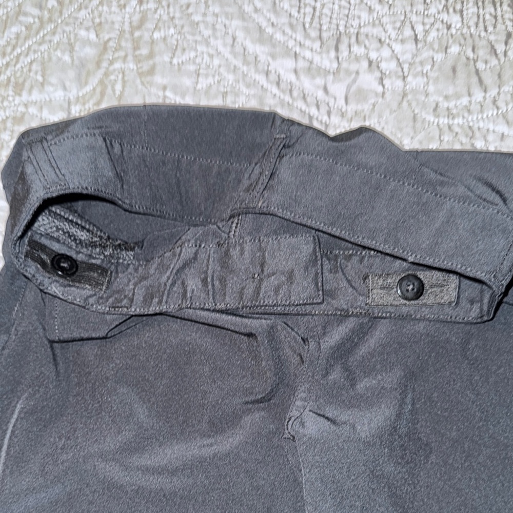 Under Armour Black Golf Shorts Boys size M - Picture 5 of 7